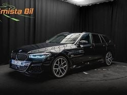 Svart Begagnad 2022 BMW 530e M Sport Kombi | 348 900 kr (Marknadspris)