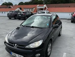 Svart Begagnad 2008 Peugeot 206 Halvkombi | 25 000 kr (Lite dyr)