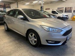 Grå Begagnad 2015 Ford Focus Trend Halvkombi | 64 000 kr (Marknadspris)