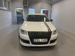 Vit (vit metallic) Begagnad 2009 VW Passat Sportline Kombi | 29 900 kr (Marknadspris)