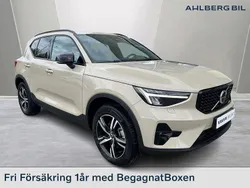 Ljusbrun (brun) Begagnad 2024 Volvo XC40 Plus SUV | 409 500 kr (Marknadspris)