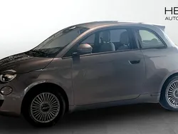 Svart Begagnad 2022 Fiat 500e Icon Halvkombi | 229 900 kr (Dyr)