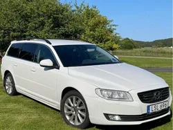 Vit Begagnad 2016 Volvo V70 Momentum Kombi | 109 900 kr (Marknadspris)