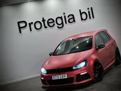 Mörkblå Begagnad 2010 VW Golf VI R Sedan | 229 700 kr