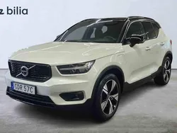 Vit Begagnad 2022 Volvo XC40 R-Design SUV | 374 900 kr (Marknadspris)