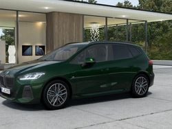 Grön Begagnad 2024 BMW 230e Active Tourer M Sport Minibuss | 589 500 kr