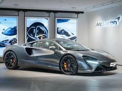 Grå Begagnad 2022 McLaren Artura Sportkupé | 2 195 000 kr