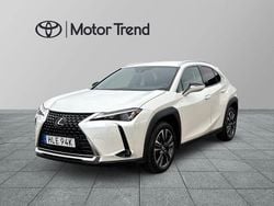 Vit Begagnad 2023 Lexus UX 250h E-FOUR SUV | 319 900 kr (Bra pris)