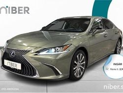 Grön Begagnad 2021 Lexus ES300H Limited Edition Sedan | 369 900 kr (Marknadspris)