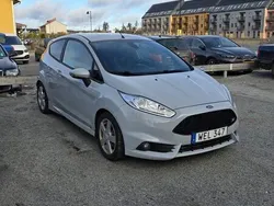 Grå Begagnad 2016 Ford Fiesta ST200 Halvkombi | 149 900 kr (Dyr)
