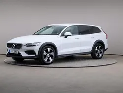 Vit Begagnad 2021 Volvo V60 CC Pro Kombi | 359 000 kr (Marknadspris)