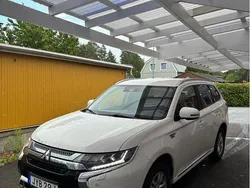 Vit Begagnad 2019 Mitsubishi Outlander P-HEV Comfort Edition SUV | 195 000 kr (Marknadspris)