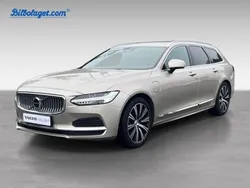 Grå Begagnad 2023 Volvo V90 Plus Kombi | 434 000 kr (Marknadspris)