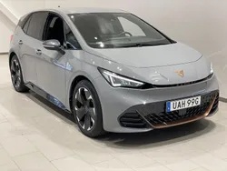 Ljusgrå (vaporgrau) Begagnad 2023 Cupra Born e-Boost Halvkombi | 264 900 kr (Bra pris)