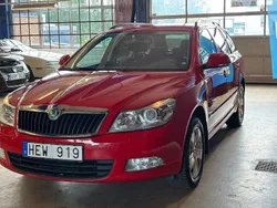 Röd Begagnad 2011 Skoda Octavia Elegance Kombi | 69 900 kr