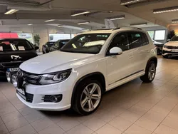 Vit Begagnad 2016 VW Tiguan Sportline SUV | 169 900 kr (Marknadspris)