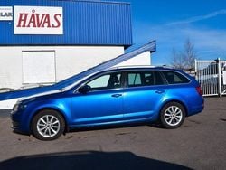 Blå Begagnad 2015 Skoda Octavia Elegance Kombi | 159 000 kr (Dyr)