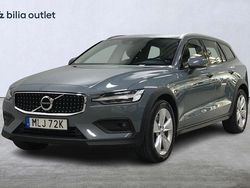 Grå Begagnad 2021 Volvo V60 CC Kombi | 339 900 kr (Marknadspris)