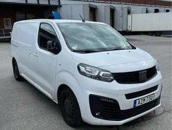 Vit Begagnad 2022 Fiat e-Scudo L2 75 kWh Minibuss | 269 900 kr