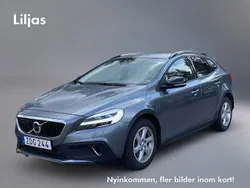 Grå Begagnad 2017 Volvo V40 CC Kombi | 219 000 kr (Marknadspris)