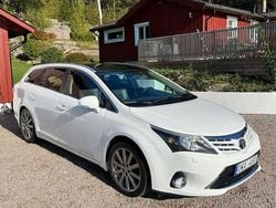 Vit Begagnad 2012 Toyota Avensis Multidrive S Kombi | 110 000 kr (Lite dyr)