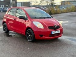 Röd Begagnad 2008 Toyota Yaris Halvkombi | 31 000 kr (Bra pris)