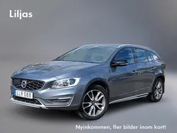 Grå Begagnad 2018 Volvo V60 CC Standard Kombi | 215 000 kr (Bra pris)