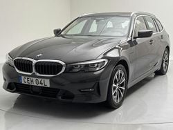 Grå Begagnad 2021 BMW 330 Sport Line Kombi | 300 000 kr (Marknadspris)