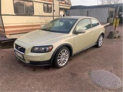Grön Begagnad 2007 Volvo C30 Kinetic Halvkombi | 29 500 kr (Marknadspris)