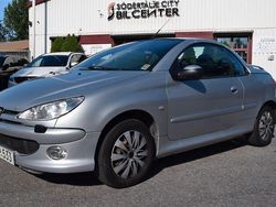 Ljusgrå Begagnad 2003 Peugeot 206 CC Cab | 29 900 kr (Marknadspris)