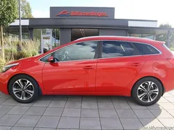 Röd svart Begagnad 2017 Kia Ceed Sportswagon Kombi | 104 900 kr (Marknadspris)