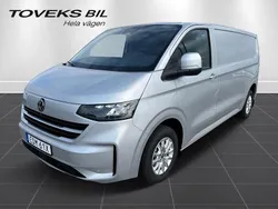 Ljusgrå (light grey metallic) Ny 2025 VW T6.1 Van | 611 125 kr (Marknadspris)