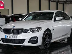 Vit Begagnad 2022 BMW 330e M Sport Sedan | 339 500 kr (Bra pris)