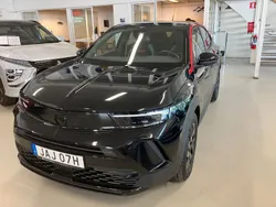 Svart Begagnad 2023 Opel Mokka SUV | 219 900 kr (Marknadspris)