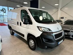 Vit Begagnad 2022 Peugeot Boxer Van | 209 900 kr (Marknadspris)
