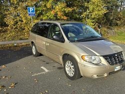 Brun Begagnad 2005 Chrysler Town & Country Van | 24 900 kr