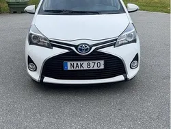 Vit Begagnad 2016 Toyota Yaris Hybrid Active Halvkombi | 88 000 kr (Bra pris)