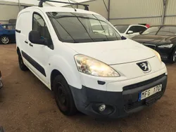 Vit Begagnad 2011 Peugeot Partner Minibuss | 49 000 kr (Marknadspris)