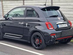 Svart Begagnad 2019 Abarth 595 Pista Halvkombi | 169 000 kr (Marknadspris)