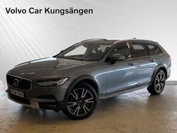 Blå Begagnad 2017 Volvo V90 CC Pro Kombi | 349 900 kr (Marknadspris)