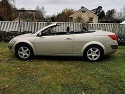 Grå Begagnad 2005 Renault Mégane Cabriolet Cab | 30 000 kr (Marknadspris)