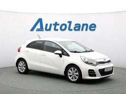 Vit Begagnad 2015 Kia Rio Halvkombi | 139 900 kr (Marknadspris)
