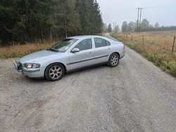 Grå Begagnad 2002 Volvo S60 Sedan | 15 000 kr