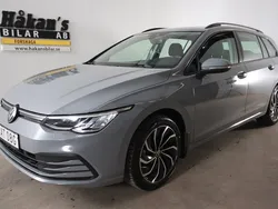 Grå Begagnad 2023 VW Golf VIII Kombi | 299 500 kr (Marknadspris)