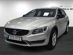 Silver Begagnad 2016 Volvo V60 CC Momentum Kombi | 139 900 kr (Marknadspris)