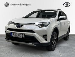Vit Begagnad 2016 Toyota RAV4 Hybrid Active SUV | 214 000 kr (Dyr)