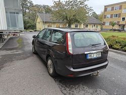 Röd Begagnad 2008 Ford Focus Titanium Kombi | 15 000 kr (Marknadspris)
