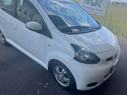 Vit Begagnad 2010 Toyota Aygo Halvkombi | 27 500 kr (Marknadspris)