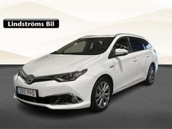 Vit Begagnad 2017 Toyota Auris Touring Sports Executive Kombi | 169 900 kr (Marknadspris)
