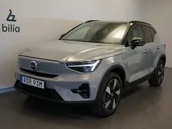 Grå Begagnad 2023 Volvo XC40 Plus SUV | 459 500 kr
